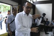 SIDANG PENYUAP BUPATI MUARA ENIM DITUNDA