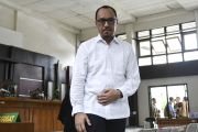 SIDANG PENYUAP BUPATI MUARA ENIM DITUNDA