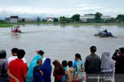 Balapan traktor sawah di Takalar