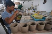 Kerajinan cangkir dari tanah liat