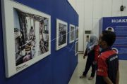Pameran foto di Monumen Pers Nasional