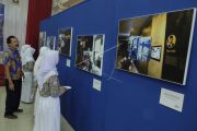 Pameran foto di Monumen Pers Nasional