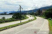 Ruas jalan di Mamuju tampak sepi