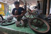 Restorasi sepeda bekas minion