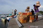Kapal antar pulau sepi penumpang