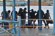 Penjemputan awak kapal Tugboat Marina 1626 di Pelabuhan Boom Baru