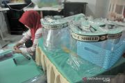 Produksi face shield di Palembang