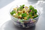 Resep salad kentang favorit Jennifer Lopez cocok jadi menu musim panas