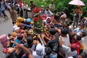 Tradisi Grebeg Besar Lamuk Legok