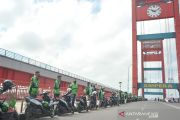 Peringatan HUT RI di atas Jembatan Ampera