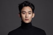 Kim Soo Hyun kembali ke industri dengan syuting iklan produk fesyen