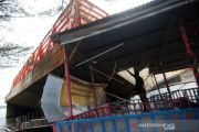 Kapal Tongkang Terdampak Di Tegal