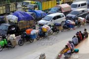 Arus Penumpang Dan Kendaraan Menjelang Imlek  Di Dumai