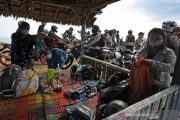 Polisi Bubarkan Kerumunan Di Pantai Anyer