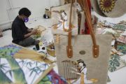 Kerajinan tas dan kipas lukis