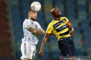 Bek senior Nicolas Otamendi pensiun dari timnas Argentina