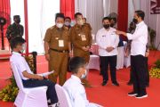 Presiden RI Jokowi tinjau pelaksanaan vaksinasi pelajar di Pesawaran