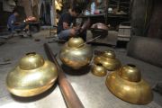 Kerajinan berbahan tembaga dan kuningan