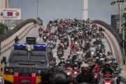 Polisi halau suporter Persis Solo