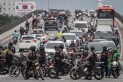 Polisi halau suporter Persis Solo