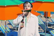 V BTS mengalami masalah pendengaran