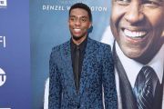 Chadwick Boseman dianugerahi bintang ke-2.828 Hollywood Walk of Fame