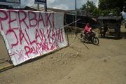 Protes Jalan Rusak Di Gowa