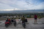 Ngabuburit di Perbukitan Huntap Duyu