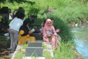 Tradisi Ziarah Makam Saat Idul Fitri 