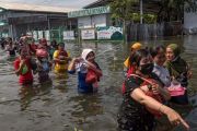 Kondisi banjir rob di kawasan industri Pelabuhan Tanjung Emas