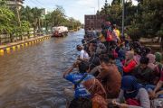 Kondisi banjir rob di kawasan industri Pelabuhan Tanjung Emas