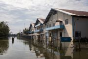 Kondisi banjir rob di kawasan industri Pelabuhan Tanjung Emas