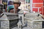 Kerajinan Berbahan Koran Bekas