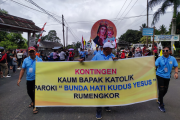 KBK Paroki BHKY Rumengkor kampiun defile