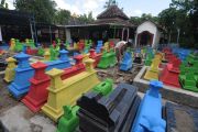 Makam warna-warni di Klaten