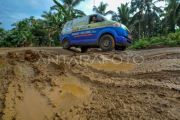 Jalan rusak menuju kawasan pesisir Jambi