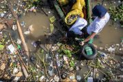 Bersih-bersih Sungai Musi PT KPI Refinery Unit III Plaju