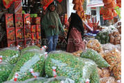 Penjualan kue kering lebaran di Aceh