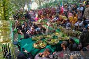 Tradisi nyadran 1.000 kupat di Temanggung