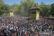 Tradisi Sebaran Apem Yaa Qawiyyu