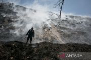 Water bombing kebakaran TPA Putri Cempo Solo