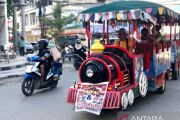 Kereta mini keliling salah satu kendaraan favorit anak-anak di Palu