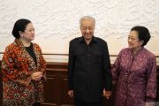 Mahathir Mohamad jalani fisioterapi tanpa pembedahan