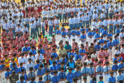 Siswa dan guru melaksanakan shalat minta hujan di Kudus