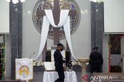 Sterilisasi gereja jelang misa malam Natal