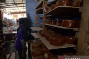 Produksi dodol keranjang jelang Imlek
