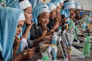 Pelatihan tata rias bagi siswa