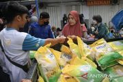 Pasar murah sembako di Palu