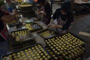 Produksi kue kering jelang Lebaran