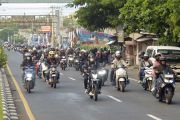 Pemudik bersepeda motor di Jalinsum Lampung